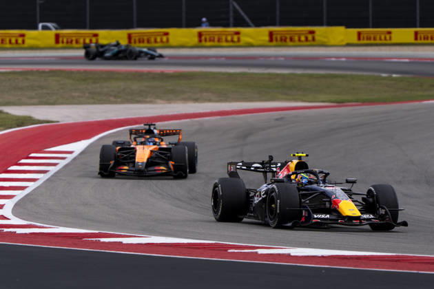 French Formula One driver Isack Hadjar of Red Bull Racing , Australian Formula One driver Oscar Piastri of McLaren F1 Team and British Formula One driver George Russell of Mercedes-AMG Petronas race in the Formula One United States Grand Prix at the Circuit of the Americas in Austin, Texas on Sunday, October 25, 2026.  AUS2026102578 GREGxNASH