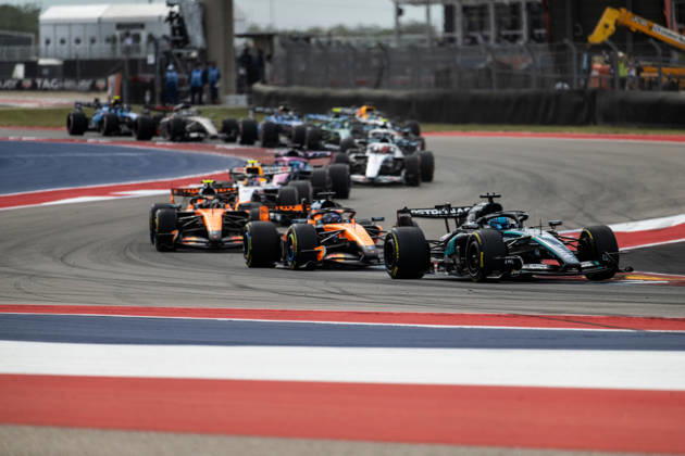F1 - UNITED STATES GRAND PRIX 2026 start of the race, depart, 63 RUSSELL George (gbr), Mercedes AMG F1 Team W17, action 81 PIASTRI Oscar (aus), McLaren F1 Team MCL40, action during the 2026 Formula 1 United States Grand Prix, 18th round of the 2026 Formula One World Championship, WM, Weltmeisterschaft from October 23 to 25, 2026 on the Circuit of the America, in Austin, Texas, United States of America - AustinUnited States Copyright: xALBERTOxVIMERCATIx