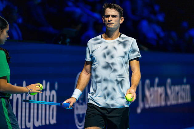 BASEL, SWITZERLAND, OCTOBER 26 Mariano Navone of Argentina in action during Day 3 of the Swiss Indoors Basel at St. Jakobshalle on October 26, 2026, in Basel, Switzerland Copyright: xJustPictures.ch PascalxvonxBürenx jp-en-EuSpIm-Pavo_Fotografie-09102