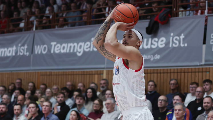 Pictured: Max Jones of the Würzburg Baskets, No. 2, making a three-pointer on October 26, 2026,Fitness First Würzburg Baskets vs. NINERS Chemnitz, easyCredit BBL, Matchday 6, Germany, 97072, tectake Arena Würzburg, Copyright: HMBxMedia xJulienxBecker