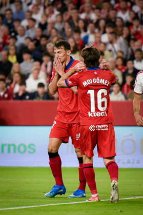 ESP LaLiga EA Sports Sevilla FC vs. Osasuna: Ante Budimir of Osasuna and Moi Gomez of Osasuna during the LaLiga EA Sports match between Sevilla FC and Osasuna, played at the Ramón Sánchez Pizjuán Stadium in Seville on October 26, 2026, in Spain. Spanish Soccer Copyright: xAgenciaxLOFx