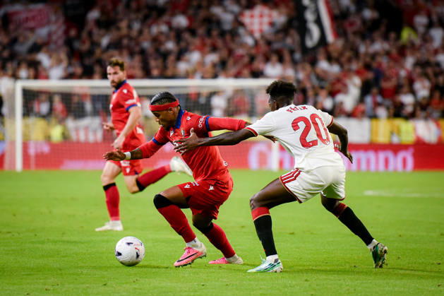 ESP LaLiga EA Sports Sevilla FC vs. Osasuna Valentin Rosier of Osasuna and Felix Correia of Sevilla during the LaLiga EA Sports match between Sevilla FC and Osasuna, played at the Ramón Sánchez Pizjuán Stadium in Seville on October 26, 2026, in Spain. Spanish Soccer Copyright: xAgenciaxLOFx