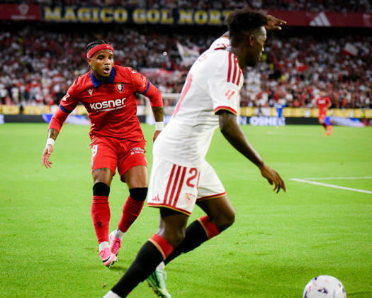 ESP LaLiga EA Sports Sevilla FC vs. Osasuna Valentin Rosier of Osasuna during the LaLiga EA Sports match between Sevilla FC and Osasuna, played at the Ramón Sánchez Pizjuán Stadium in Seville on October 26, 2026, in Spain. Spanish Soccer Copyright: xAgenciaxLOFx