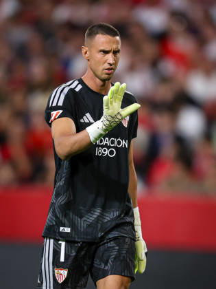 Sevilla FC v Club Atletico Osasuna- LaLiga EA Sports SEVILLA, SPAIN - OCTOBER 26: Odysseas Vlachodimos of Sevilla FC gesture during the LaLiga EA Sports 2026 27 match between Sevilla FC and Club Atletico Osasuna at Ramon Sanchez Pizjuan Stadium on October 26, 2026 in Sevilla, Spain. (Photo by Rafael Roman Photo Players Images Magara Press) Sevilla Ramon Sanchez Pizjuan Stadium Spain Copyright: xRafaelxRomanx