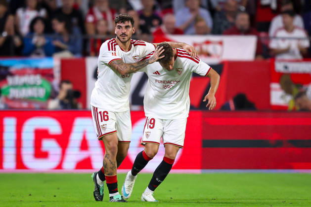 Sevilla FC v Club Atletico Osasuna- LaLiga EA Sports SEVILLA, SPAIN - OCTOBER 26: Isaac Romero of Sevilla FC celebrates after scoring his team s first goal during the LaLiga EA Sports 2026 27 match between Sevilla FC and Club Atletico Osasuna at Ramon Sanchez Pizjuan Stadium on October 26, 2026 in Sevilla, Spain. (Photo by Rafael Roman Photo Players Images Magara Press) Sevilla Ramon Sanchez Pizjuan Stadium Spain Copyright: xRafaelxRomanx