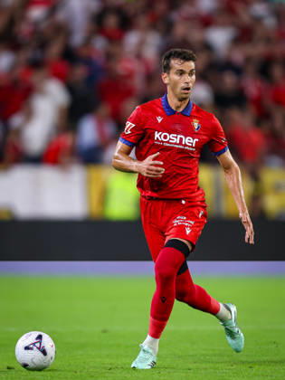 Sevilla FC v Club Atletico Osasuna- LaLiga EA Sports SEVILLA, SPAIN - OCTOBER 26: Lucas Torro of CA Osasuna runs with the ball during the LaLiga EA Sports 2026 27 match between Sevilla FC and Club Atletico Osasuna at Ramon Sanchez Pizjuan Stadium on October 26, 2026 in Sevilla, Spain. (Photo by Rafael Roman Photo Players Images Magara Press) Sevilla Ramon Sanchez Pizjuan Stadium Spain Copyright: xRafaelxRomanx