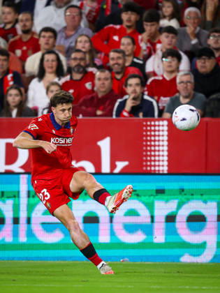 Sevilla FC v Club Atletico Osasuna- LaLiga EA Sports SEVILLA, SPAIN - OCTOBER 26: Abel Bretones of CA Osasuna in action during the LaLiga EA Sports 2026 27 match between Sevilla FC and Club Atletico Osasuna at Ramon Sanchez Pizjuan Stadium on October 26, 2026 in Sevilla, Spain. (Photo by Rafael Roman Photo Players Images Magara Press) Sevilla Ramon Sanchez Pizjuan Stadium Spain Copyright: xRafaelxRomanx