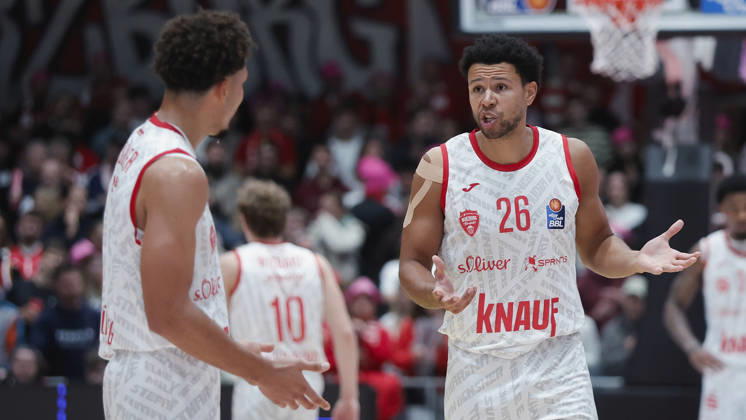 Pictured from left: Brandon Tischler of the Würzburg Baskets, No. 8, and Marvin Ogunsipe of the Würzburg Baskets, No. 26, are talking, October 26, 2026,Fitness First Würzburg Baskets vs. NINERS Chemnitz, easyCredit BBL, Matchday 6, Germany, 97072, tectake Arena Würzburg, Copyright: HMBxMedia xJulienxBecker