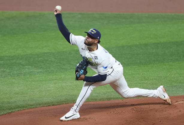 Tampa Bay Rays starting pitcher Freddy Peralta (51) throws against the Milwaukee Brewers in the first inning during game three of the 2026 MLB, Baseball Herren, USA World Series at Tropicana Field in St Petersburg, Florida, on Monday, October 26, 2026.  TPB20261026712 AARONxJOSEFCZYK