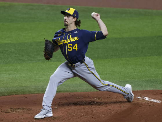 MLB, Baseball Herren, USA World Series Game 3 - Tampa Bay Rays v Milwaukee Brewers Milwaukee Brewers starting pitcher Robert Gasser in action the Major League Baseball (MLB) World Series Game 3 between the Milwaukee Brewers and Tampa Bay Rays at Tropicana Field in St. Petersburg, Florida, USA, 26 October 2026. ST. PETERSBURG FLORIDA UNITED STATES  Copyright: xGARYxBOGDONx