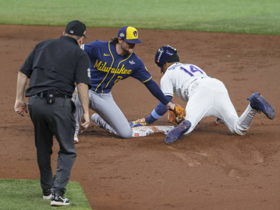 MLB, Baseball Herren, USA World Series Game 3 - Tampa Bay Rays v Milwaukee Brewers Milwaukee Brewers second baseman Brice Turang (C) tags out Tampa Bay Rays left fielder Chandler Simpson (R) at second base during a steal attempt during the Major League Baseball (MLB) World Series Game 3 between the Milwaukee Brewers and Tampa Bay Rays at Tropicana Field in St. Petersburg, Florida, USA, 26 October 2026. ST. PETERSBURG FLORIDA UNITED STATES  Copyright: xGARYxBOGDONx