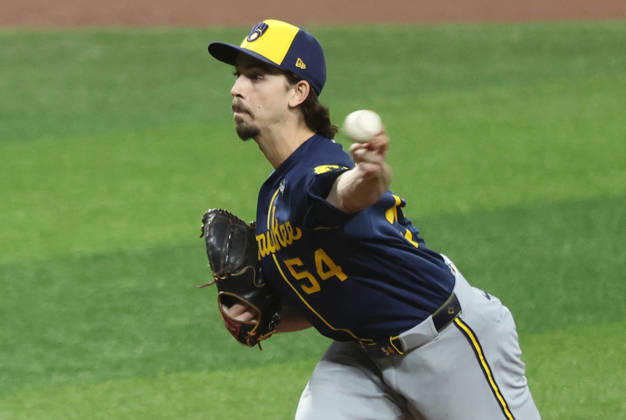 Milwaukee Brewers starting pitcher Robert Gasser (54) throws against the Tampa Bay Rays in the first inning during game three of the 2026 MLB, Baseball Herren, USA World Series at Tropicana Field in St Petersburg, Florida, on Monday, October 26, 2026.  TPB20261026716 AARONxJOSEFCZYK