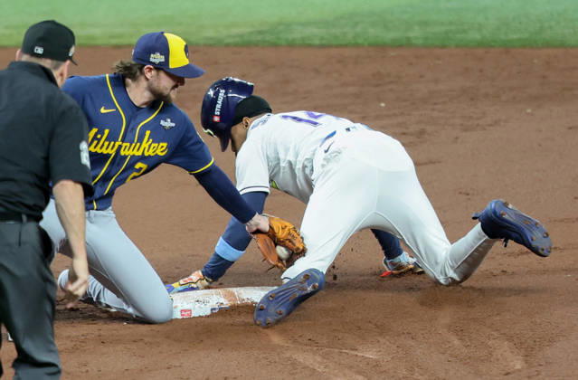 Tampa Bay Rays Chandler Simpson (14) is tagged out stealing second by Milwaukee Brewers second baseman Brice Trang (2) after over-sliding the base in the first inning during game three of the 2026 MLB, Baseball Herren, USA World Series at Tropicana Field in St Petersburg, Florida, on Monday, October 26, 2026.  TPB20261026718 AARONxJOSEFCZYK