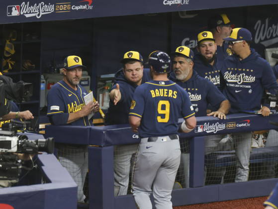 MLB, Baseball Herren, USA World Series Game 3 - Tampa Bay Rays v Milwaukee Brewers Milwaukee Brewers first baseman Jake Bauers enters the dugout after scoring a run during the Major League Baseball (MLB) World Series Game 3 between the Milwaukee Brewers and Tampa Bay Rays at Tropicana Field in St. Petersburg, Florida, USA, 26 October 2026. ST. PETERSBURG FLORIDA UNITED STATES  Copyright: xGARYxBOGDONx