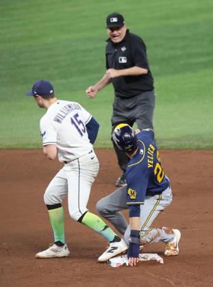Milwaukee Brewers designated hitter Christian Yelich (22) slides into second as Tampa Bay Rays second baseman Ben Williamson (15) takes a throw from Rays third baseman Junior Caminero in the fifth inning during game three of the 2026 MLB, Baseball Herren, USA World Series at Tropicana Field in St Petersburg, Florida, on Monday, October 26, 2026. Yelich was originally called out on the play but after review the call was overturned.  TPB20261026734 AARONxJOSEFCZYK