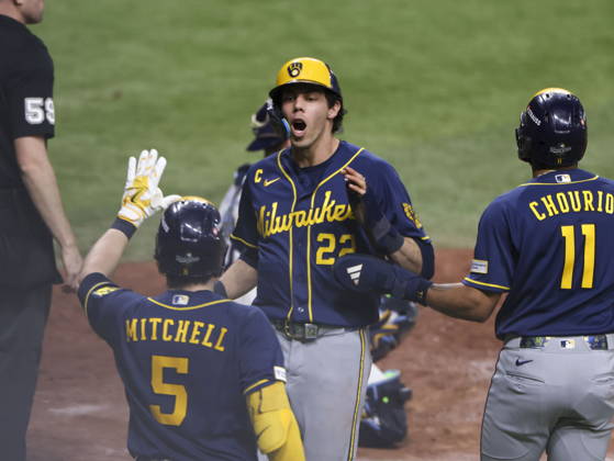 MLB, Baseball Herren, USA World Series Game 3 - Tampa Bay Rays v Milwaukee Brewers Milwaukee Brewers designated hitter Christian Yelich scores in the 5th innin during the Major League Baseball (MLB) World Series Game 3 between the Milwaukee Brewers and Tampa Bay Rays at Tropicana Field in St. Petersburg, Florida, USA, 26 October 2026. ST. PETERSBURG FLORIDA UNITED STATES  Copyright: xGARYxBOGDONx