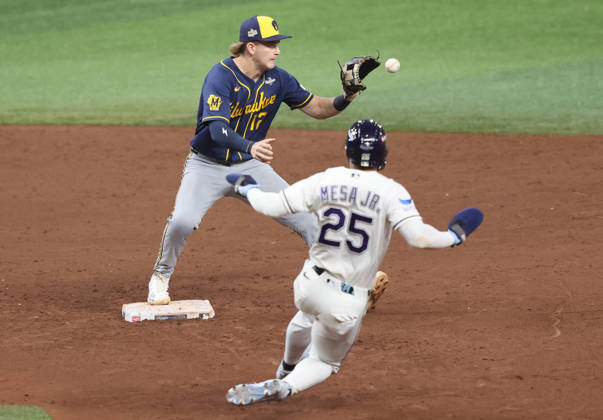 Milwaukee Brewers shortstop Cooper Pratt (12) forces out Tampa Bay Rays Victor Mesa Jr. (25) and throws to first for a double play in the sixth inning during game three of the 2026 MLB, Baseball Herren, USA World Series at Tropicana Field in St Petersburg, Florida, on Monday, October 26, 2026.  TPB20261026751 AARONxJOSEFCZYK