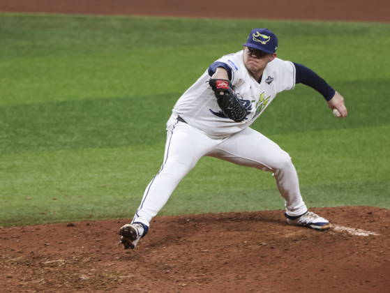 MLB, Baseball Herren, USA World Series Game 3 - Tampa Bay Rays v Milwaukee Brewers Tampa Bay Rays pitcher Garrett Cleavinger in action during the 7th inning of the Major League Baseball (MLB) World Series Game 3 between the Milwaukee Brewers and Tampa Bay Rays at Tropicana Field in St. Petersburg, Florida, USA, 26 October 2026. ST. PETERSBURG FLORIDA UNITED STATES  Copyright: xGARYxBOGDONx