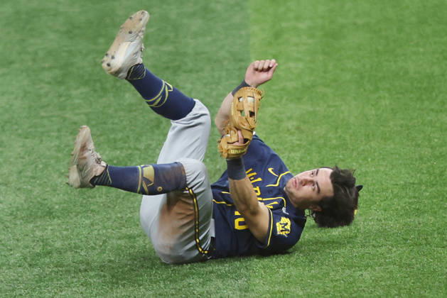 Milwaukee Brewers right fielder Sal Frelick (10) falls after making a diving catch on a pop up from Tampa Bay Rays Ben Williamson in the eighth inning during game three of the 2026 MLB, Baseball Herren, USA World Series at Tropicana Field in St Petersburg, Florida, on Monday, October 26, 2026.  TPB20261026757 AARONxJOSEFCZYK