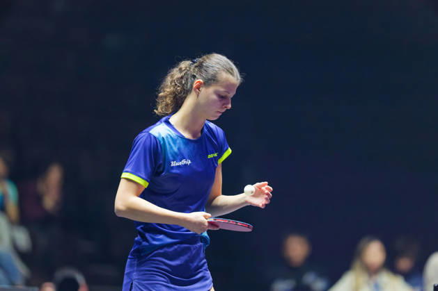 Camille Lutz au service au WTT Champions Montpellier Benjamin ELKAIM MAXPPP - Montpellier 27 10 2026 Tennis de table - WTT Champions Montpellier 2026, 32eme de finale du simple dames, le 27 octobre 2026 a la Sud de France Arena de Montpellier. Camille Lutz, joueuse francaise classee 112e mondiale, prepare son service avec la balle au-dessus de sa main ouverte et la raquette tenue devant elle. Elle s incline face a -sunyingsha, joueuse chinoise classee 2e mondiale, victorieuse 3-0. WTT Champions Montpellier, France, on oct 27th 2026 Montpellier FRANCE  Copyright: xMAXPPPxBenjaminxELKAIMx ELK202610276516 ELK202610276516