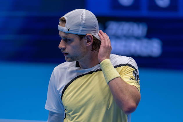 BASEL, SWITZERLAND, OCTOBER 27 Zizou Bergs of Belgium gestures during Day 4 of the Swiss Indoors Basel at St. Jakobshalle on October 27, 2026, in Basel, Switzerland Copyright: xJustPictures.ch PascalxvonxBürenx jp-en-EuSpIm-Pavo_Fotografie-05890