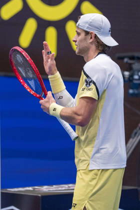 BASEL, SWITZERLAND, OCTOBER 27 Zizou Bergs of Belgium congratulates the winner, Hubert Hurkacz of Poland, during Day 4 of the Swiss Indoors Basel at St. Jakobshalle on October 27, 2026, in Basel, Switzerland Copyright: xJustPictures.ch PascalxvonxBürenx jp-en-EuSpIm-Pavo_Fotografie-05931
