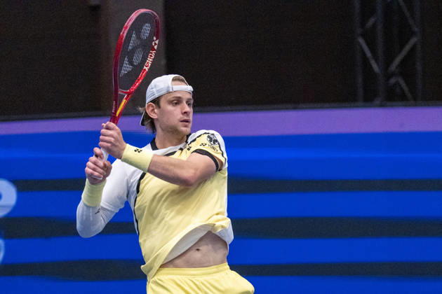 BASEL, SWITZERLAND, OCTOBER 27: Zizou Bergs of Belgium hits a forehand against Hubert Hurkacz of Poland during Day 4 of the Swiss Indoors Basel at St. Jakobshalle on October 27, 2026, in Basel, Switzerland Copyright: xJustPictures.ch PascalxvonxBürenx jp-en-EuSpIm-Pavo_Fotografie-05729