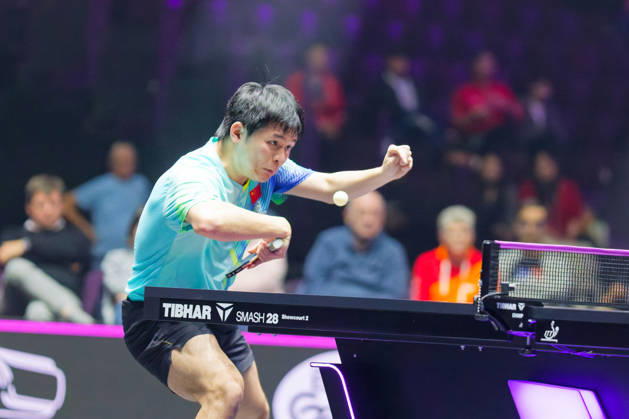 Lin Shidong en extension Benjamin ELKAIM MAXPPP - Montpellier 27 10 2026 Tennis de table - WTT Champions Montpellier 2026, 16eme de finale du simple messieurs, le 27 octobre 2026 a la Sud de France Arena de Montpellier. Lin Shidong, joueur chinois classe 9e mondial, leve une jambe et tend le bras tenant sa raquette pour jouer une balle. Il remporte son match 3-0 face a -limjonghoon, joueur sud-coreen classe 36e mondial. WTT Champions Montpellier, France, on oct 27th 2026 Montpellier FRANCE  Copyright: xMAXPPPxBenjaminxELKAIMx ELK202610276665 ELK202610276665