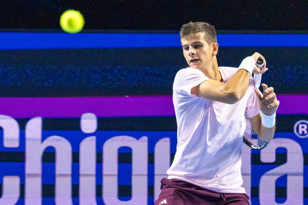 BASEL, SWITZERLAND, OCTOBER 27 Rafael Jodar of Spain hits a forehand against Alejandro Tabilo of Chile during Day 4 of the Swiss Indoors Basel at St. Jakobshalle on October 27, 2026, in Basel, Switzerland Copyright: xJustPictures.ch PascalxvonxBürenx jp-en-EuSpIm-Pavo_Fotografie-06377
