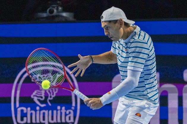 BASEL, SWITZERLAND, OCTOBER 27 — Alejandro Tabilo of Chile hits a backhand against Rafael Jodar of Spain during Day 4 of the Swiss Indoors Basel at St. Jakobshalle on October 27, 2026, in Basel, Switzerland Copyright: xJustPictures.ch PascalxvonxBürenx jp-en-EuSpIm-Pavo_Fotografie-06600
