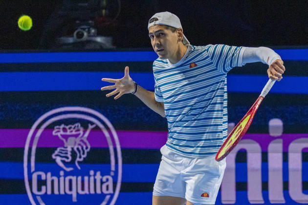 BASEL, SWITZERLAND, OCTOBER 27 — Alejandro Tabilo of Chile hits a backhand against Rafael Jodar of Spain during Day 4 of the Swiss Indoors Basel at St. Jakobshalle on October 27, 2026, in Basel, Switzerland Copyright: xJustPictures.ch PascalxvonxBürenx jp-en-EuSpIm-Pavo_Fotografie-06606