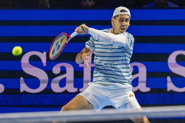 BASEL, SWITZERLAND, OCTOBER 27 — Alejandro Tabilo of Chile hits a forehand against Rafael Jodar of Spain during Day 4 of the Swiss Indoors Basel at St. Jakobshalle on October 27, 2026, in Basel, Switzerland Copyright: xJustPictures.ch PascalxvonxBürenx jp-en-EuSpIm-Pavo_Fotografie-06643