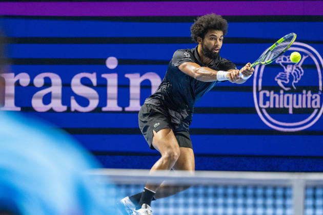 BASEL, SWITZERLAND, OCTOBER 27 Arthur Fils of France hits a backhand against Giovanni Mpetshi Perricard of France during Day 4 of the Swiss Indoors Basel at St. Jakobshalle on October 27, 2026, in Basel, Switzerland Copyright: xJustPictures.ch PascalxvonxBürenx jp-en-EuSpIm-Pavo_Fotografie-08257