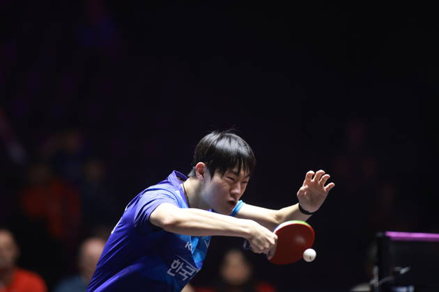 2026 WTT Champions Montpellier : Day 2 Oh Junsung of South Korea plays against Zhou Qihao of China during the Men s Singles round of 32 match on day two of the WTT Champions Montpellier 2026 at Sud de France ARENA in Montpellier, France, on October 28, 2026. Montpellier France  Copyright: xRemyxGrosx originalFilename:gros-notitle261028_npELD.jpg