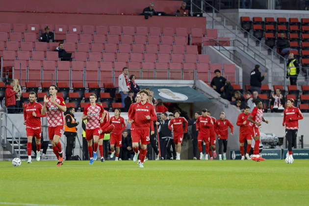 SC Freiburg takes the field before kickoff, Germany, Soccer, DFB Cup, 2nd Round, 2026–2027, SC Freiburg vs. VfL Wolfsburg, October 28, 2026, Freiburg im Breisgau, Europa-Park Stadium, Germany Copyright: xGrantxHubbsx