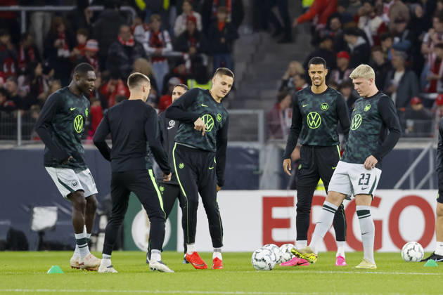 VfL Wolfsburg warming up before kickoff, Germany, soccer, DFB Cup, 2nd round, 2026–2027, SC Freiburg vs. VfL Wolfsburg, October 28, 2026, Freiburg im Breisgau, Europa-Park Stadium, Germany Copyright: xGrantxHubbsx