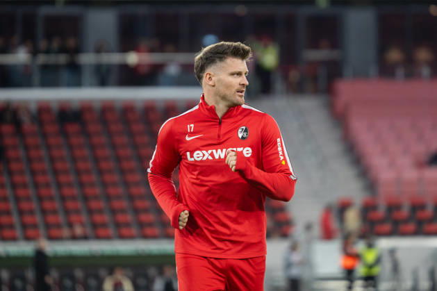 October 28, 2026, xjyhynx, Soccer DFB Cup 2nd Round, SC Freiburg vs. VfL Wolfsburg, from left: Lukas Kübler 17, SC Freiburg warming up in Freiburg