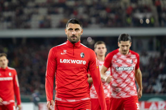 October 28, 2026, xjyhynx, Soccer DFB Cup 2nd Round, SC Freiburg vs. VfL Wolfsburg, from left: Vincenzo Grifo 32, SC Freiburg warming up in Freiburg