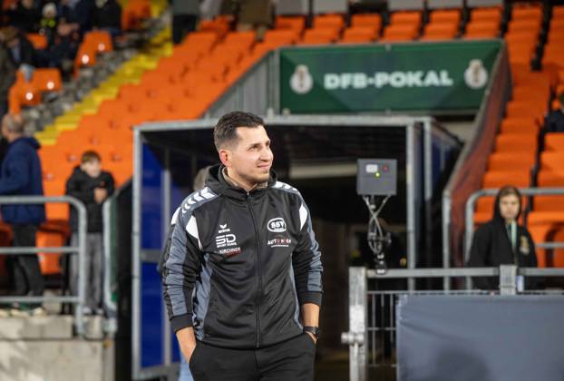 Soccer, Men s, 2026–2027 Season, DFB Cup Second Round, SSV Jeddeloh II vs. Hertha BSC, Coach Burak Bahar (SSV Jeddeloh II), October 28, 2026, Copyright: xMatthiasxKochx