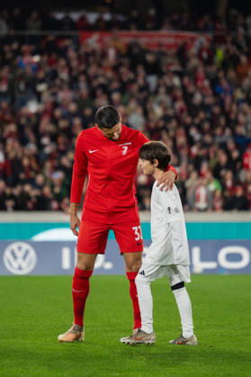 October 28, 2026, xjyhynx, Soccer DFB Cup 2nd Round, SC Freiburg vs. VfL Wolfsburg, from left: Vincenzo Grifo 32, SC Freiburg during the pre-game warm-up in Freiburg