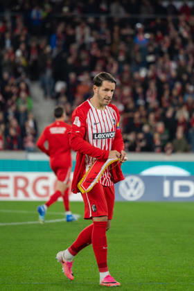 October 28, 2026, xjyhynx, Soccer, DFB Cup, 2nd Round, SC Freiburg vs. VfL Wolfsburg, from left: Christian Günter 30, SC Freiburg during the warm-up in Freiburg