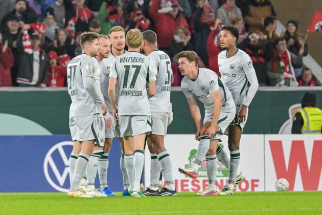 Alexander Bernhardsson, VfL Wolfsburg, 17, with teammates after the goal that made it 1–0; Igor Matanovic, SC Freiburg, 31; GER; SC Freiburg vs. VfL Wolfsburg; soccer; DFB Cup; 2nd round; 2026–2027 season, October 28, 2026 DFB regulations prohibit any use of photographs as image sequences and or quasi-video GER, SC Freiburg vs. VfL Wolfsburg, soccer, DFB Cup, 2nd round, 2026–2027 season, October 28, 2026, Freiburg Copyright: xEibner-Pressefoto ThomasxHessx EP_THS