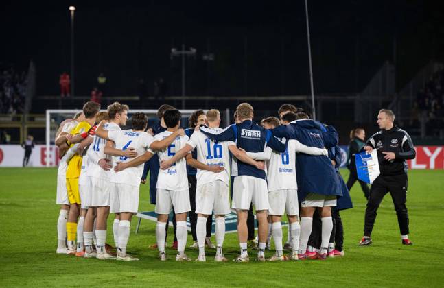 Soccer, Men s, 2026–2027 Season, DFB Cup Second Round, SSV Jeddeloh II vs. Hertha BSC, Jeddeloh s pre-game pep talk in the huddle, October 28, 2026, Copyright: xMatthiasxKochx