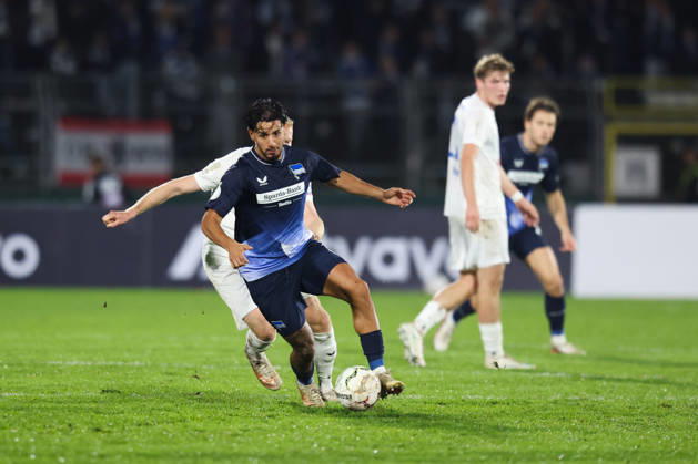 October 28, 2026, Soccer, Men s, DFB Cup, 2nd Round, SSV Jeddeloh II vs. Hertha BSC Berlin, Kevin Sessa 8 (Hertha BSC Berlin) in a tackle with Robin Krolikowski 16 (SSV Jeddeloh II)