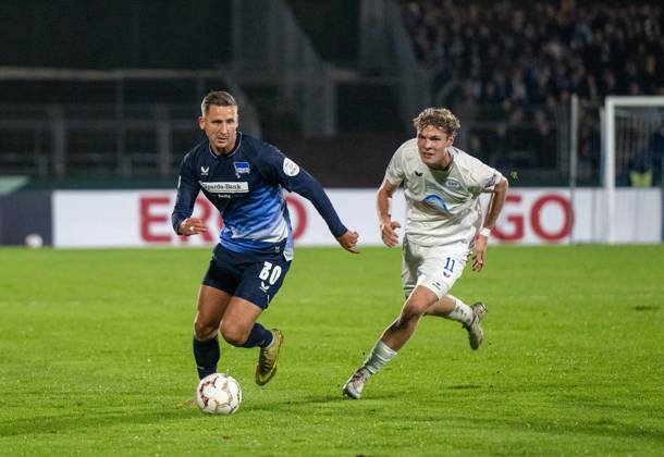 Soccer, Men s, 2026–2027 Season, DFB Cup Second Round, SSV Jeddeloh II vs. Hertha BSC; from left: Paul Seguin (Hertha BSC), Tobias Bothe (SSV Jeddeloh II), October 28, 2026, Copyright: xMatthiasxKochx