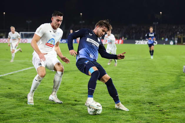 October 28, 2026, Soccer, Men s, DFB Cup, 2nd Round, SSV Jeddeloh II vs. Hertha BSC Berlin, Niklas von Aschwege 28 (SSV Jeddeloh II) in a tackle with Mats Pedersen 22 (Hertha BSC Berlin)