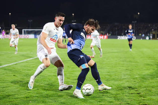 October 28, 2026, Soccer, Men s, DFB Cup, 2nd Round, SSV Jeddeloh II vs. Hertha BSC Berlin, Niklas von Aschwege 28 (SSV Jeddeloh II) in a tackle with Mats Pedersen 22 (Hertha BSC Berlin)