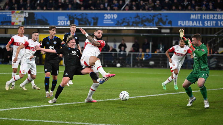 Paderborn, Home Deluxe Arena, October 28, 2026, GER, Men s, DFB Cup, 2nd Round, 2026–2027 Season, SC Paderborn vs. VfB Stuttgart. Photo, from left, showing Felix GOETZE (Paderborn) and Julian CHABOT (Stuttgart) in a tackle. For editorial use only. DFB regulations prohibit any use of photographs as image sequences and or quasi-video. North Rhine-Westphalia, Germany