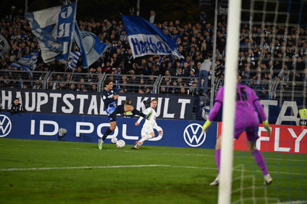 October 28, 2026, GER, Soccer, DFB Cup, 2nd Round, 2026–2027 Season, Oldenburg, Marschweg Stadium, SSV Jeddeloh II vs. Hertha BSC Berlin; Pascal STEINWENDER of SSV Jeddeloh II, No. 27, attempts a cross at the Marschweg Stadium in Oldenburg, Lower Saxony, Germany Copyright: xnordphotoxGmbHx xRojahnx