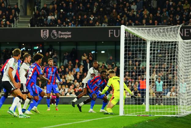 Alex Iwobi of Fulham is denied by Crystal Palace goalkeeper Dean Henderson Fulham v Crystal Palace, EFL Carabao Cup, Football, Craven Cottage, London, UK - 28 Oct 2026London Craven Cottage United Kingdom EDITORIAL USE ONLY No use with unauthorised audio, video, data, fixture lists, club league logos or live services. Online in-match use limited to 120 images, no video emulation. No use in betting, games or single club league player publications. Copyright: xJavierxGarcia Shutterstockx 17240234bh